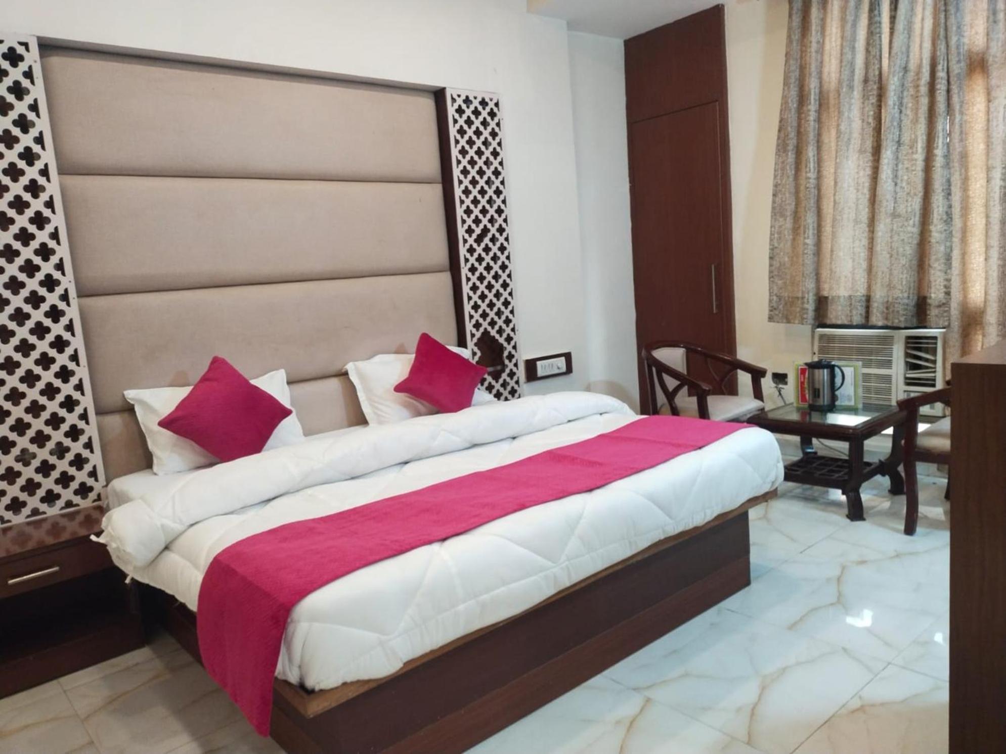 Hotel Lav Kush Deluxe At Paharganj New Delhi