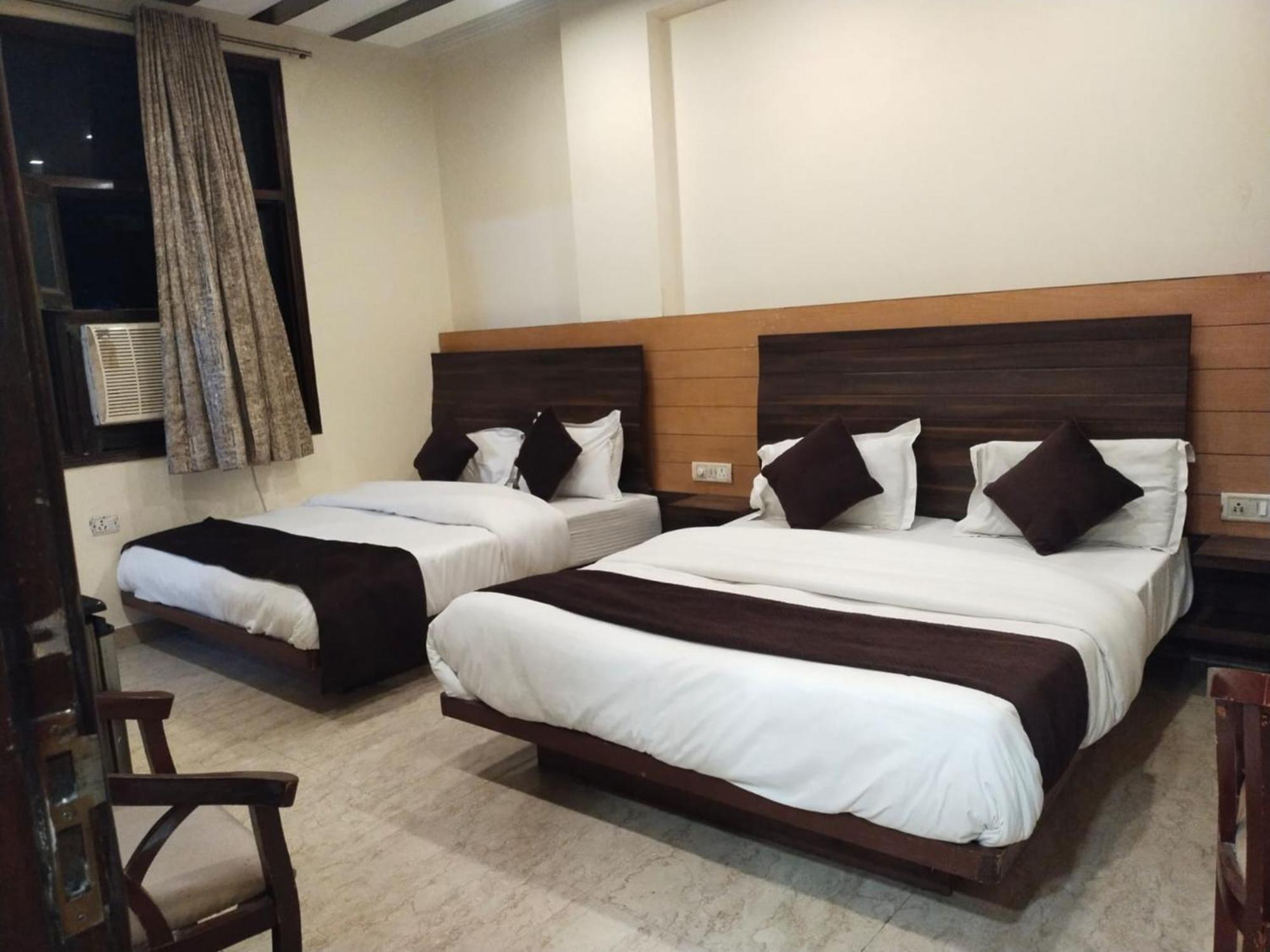 Lav Kush Deluxe At Paharganj 3* New Delhi